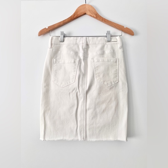 🌟PRICE DROP🌟 BLANK NYC white button-front stretchy cut-off pencil JEAN SKIRT - Picture 8 of 12